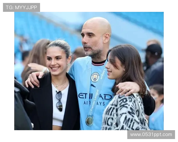 瓜迪奥拉世俱杯场边温情一幕:小女儿瓦伦蒂娜暖心互动(2) 瓜迪奥拉世俱杯场边温情一幕:小女儿瓦伦蒂娜暖心互动(2)